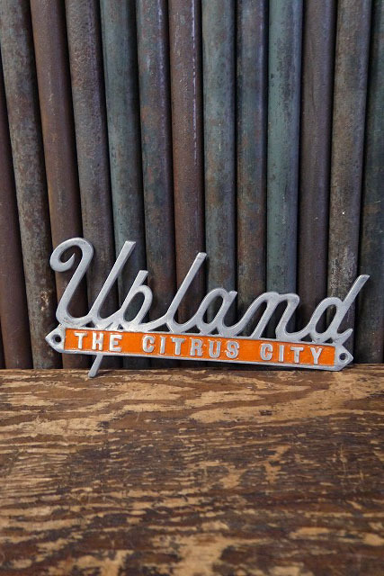 ビンテージUplandエンブレムプレート [gosn-124]検アメリカ/MOTOR/ガレージ雑貨/collection/インテリア雑貨/