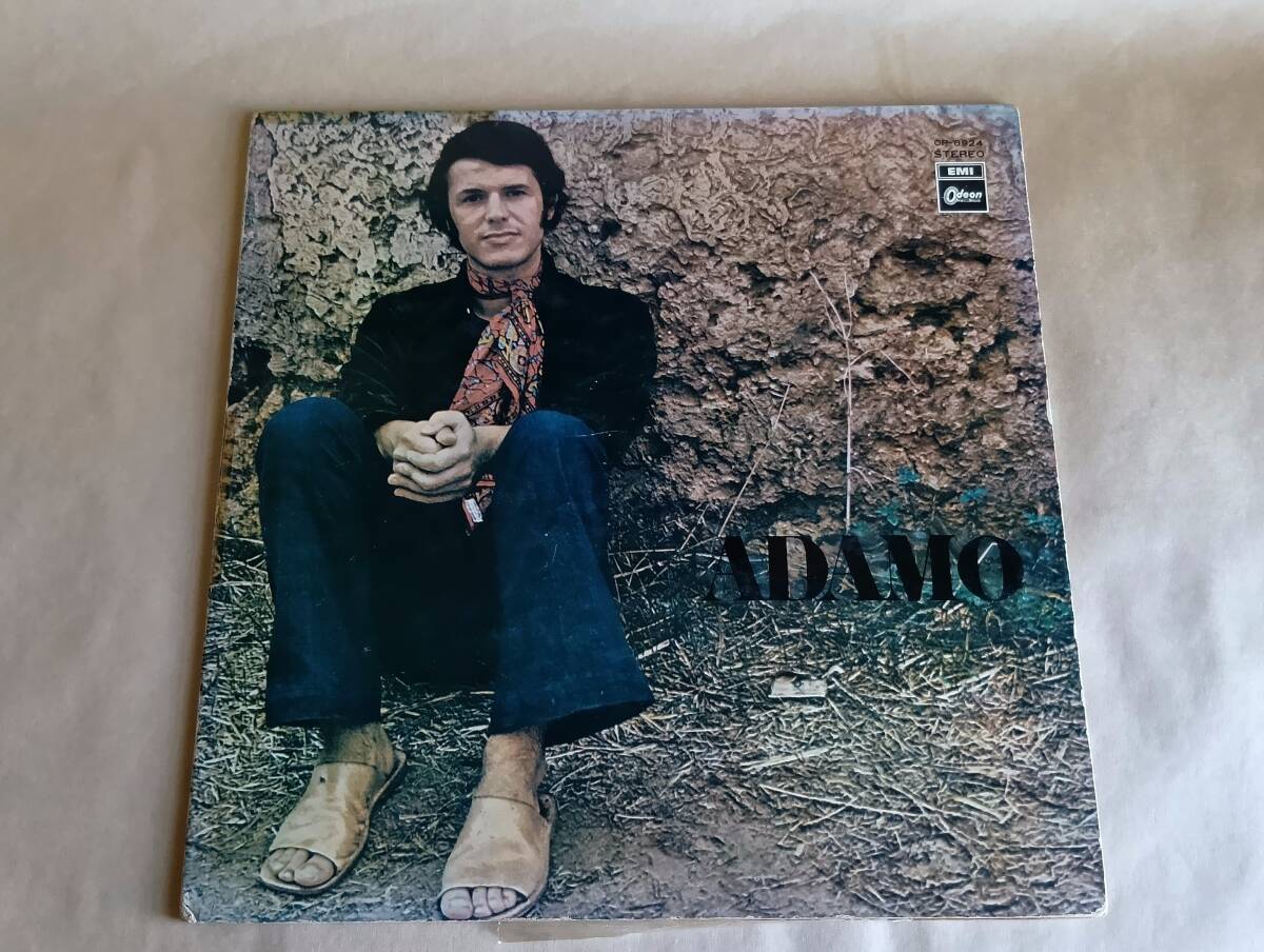 【中古LPレコード】　アダモ　７０ (赤盤) ／　ヘイ・ジュテーム、　時は過ぎて行く、　逆さまの世界、　エ・アプレ　他。
