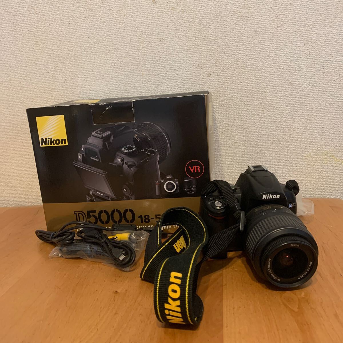 Nikon ニコン D5000 18-55 VR Kit AF-S DX NIKKOR 18-55mm f/3.5 Nikon ニコン D5000 18-55 VR Kit AF-S DX NIKKOR 18-55mm f/3.5