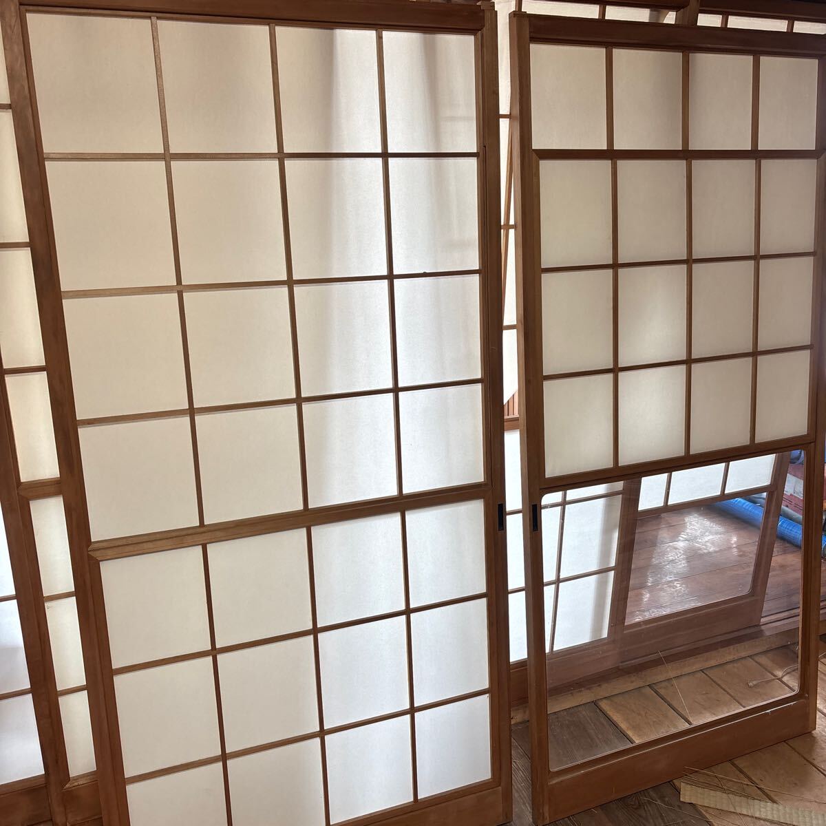 か3 昭和レトロ建具 ザラメ模様ガラス 雪見障子 1768x693x32ミリ か3 昭和レトロ建具 ザラメ模様ガラス 雪見障子 1768x693x32ミリ