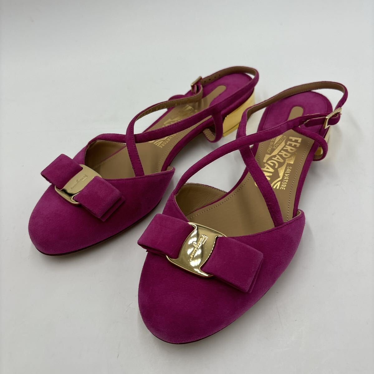 ＊ 訳あり未使用 付屬品完備 '高級(jí)婦人靴' Salvatore Ferragamo サルヴァトーレフェラガモ 本革 ヴァラリボン ヒール サンダル 6.5D 23.5cm