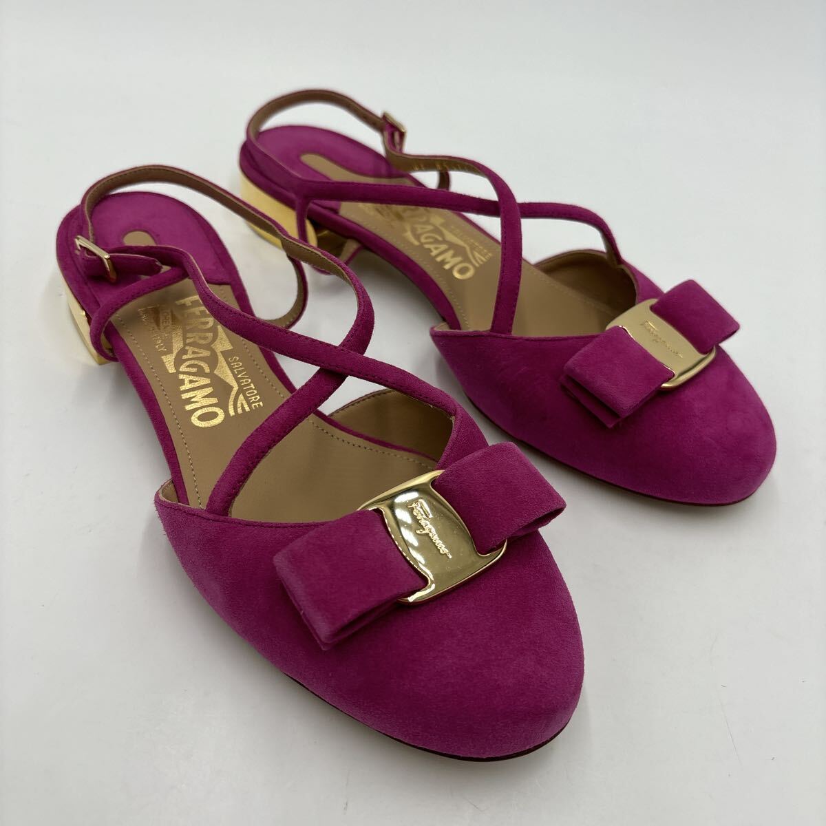 ＊ 訳あり未使用 付屬品完備 '高級(jí)婦人靴' Salvatore Ferragamo サルヴァトーレフェラガモ 本革 ヴァラリボン ヒール サンダル 6.5D 23.5cm