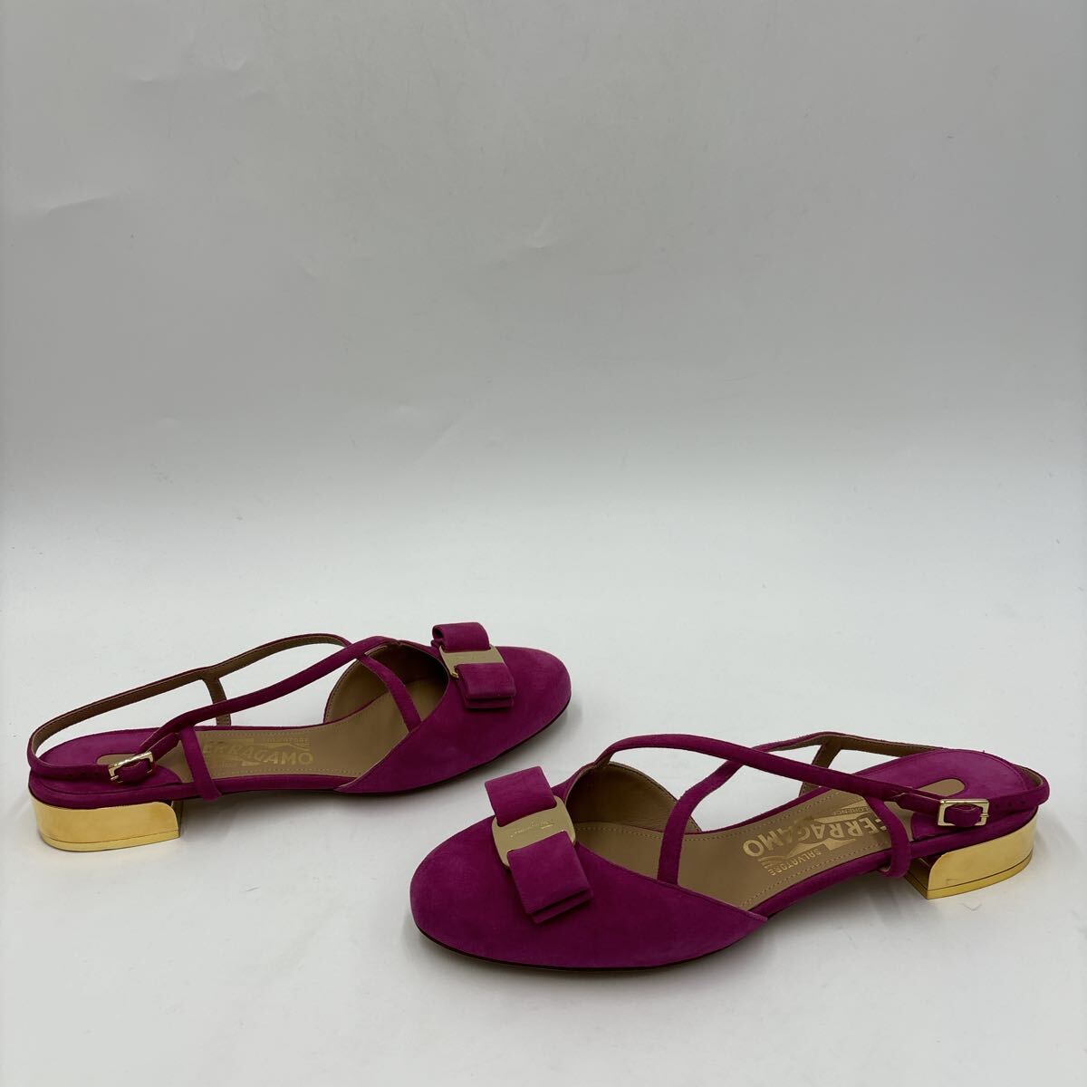 ＊ 訳あり未使用 付屬品完備 '高級(jí)婦人靴' Salvatore Ferragamo サルヴァトーレフェラガモ 本革 ヴァラリボン ヒール サンダル 6.5D 23.5cm