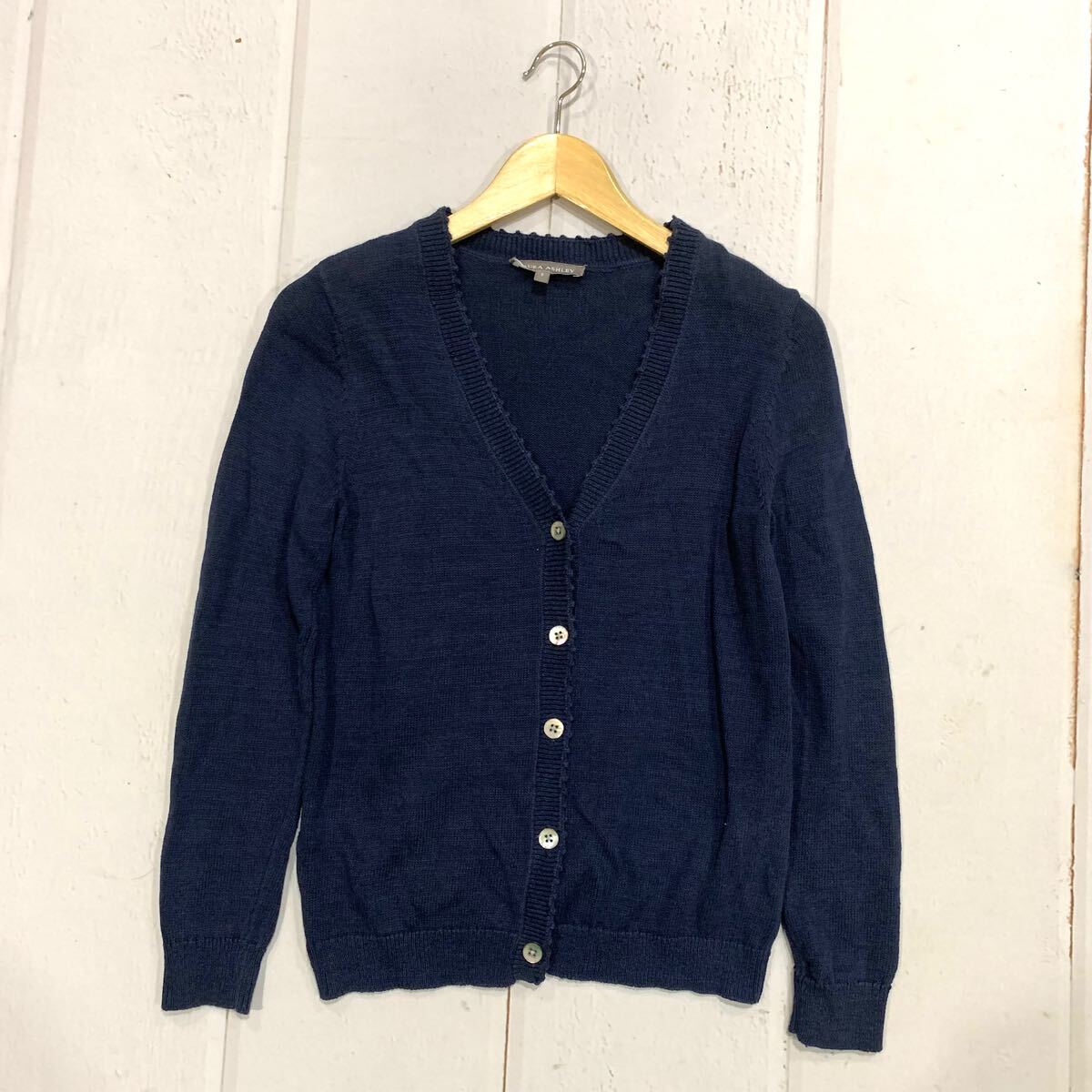 BB ▼ 都会のカジュアルウェア '着心地抜群' Laura Ashley ローラアシュレイ 長袖 ボタン ニット カーディガン size:S レディース トップス