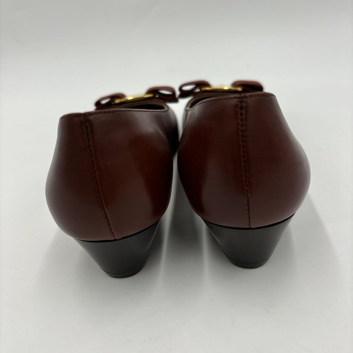 K ＊ 訳あり未使用 保存袋付 '高級婦人靴' Salvatore Ferragamo サルヴァトーレフェラガモ 本革 ヴァラリボン ヒール / パンプス 5C 22cm