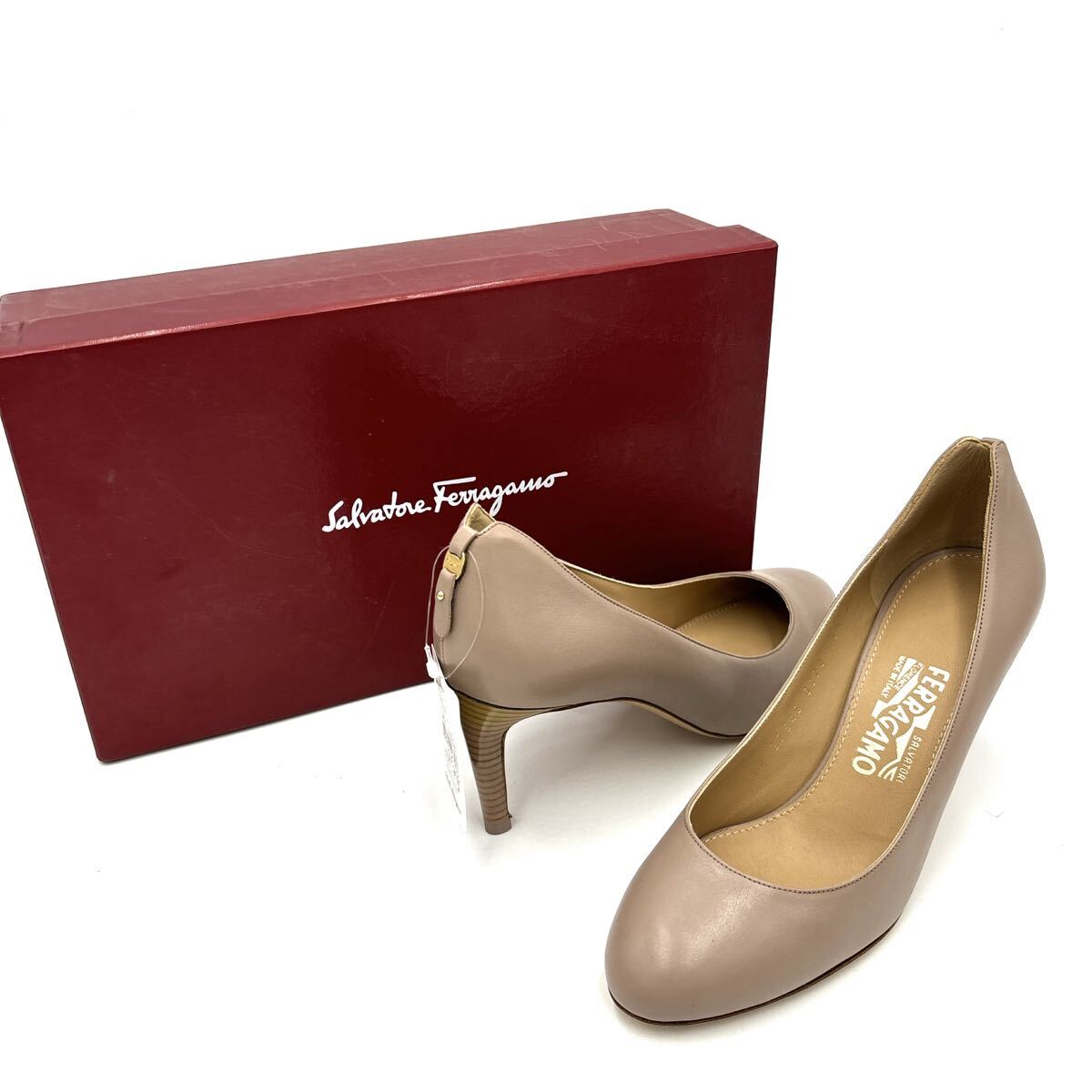 ＊ 未使用 箱付き イタリア制 '高級(jí)婦人靴' Salvatore Ferragamo サルヴァトーレフェラガモ 本革 ヴァラ ヒール / パンプス 6.5C 23.5cm