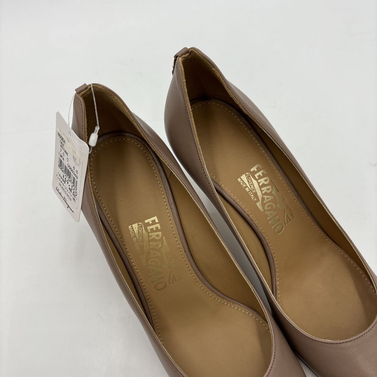 ＊ 未使用 箱付き イタリア制 '高級(jí)婦人靴' Salvatore Ferragamo サルヴァトーレフェラガモ 本革 ヴァラ ヒール / パンプス 6.5C 23.5cm