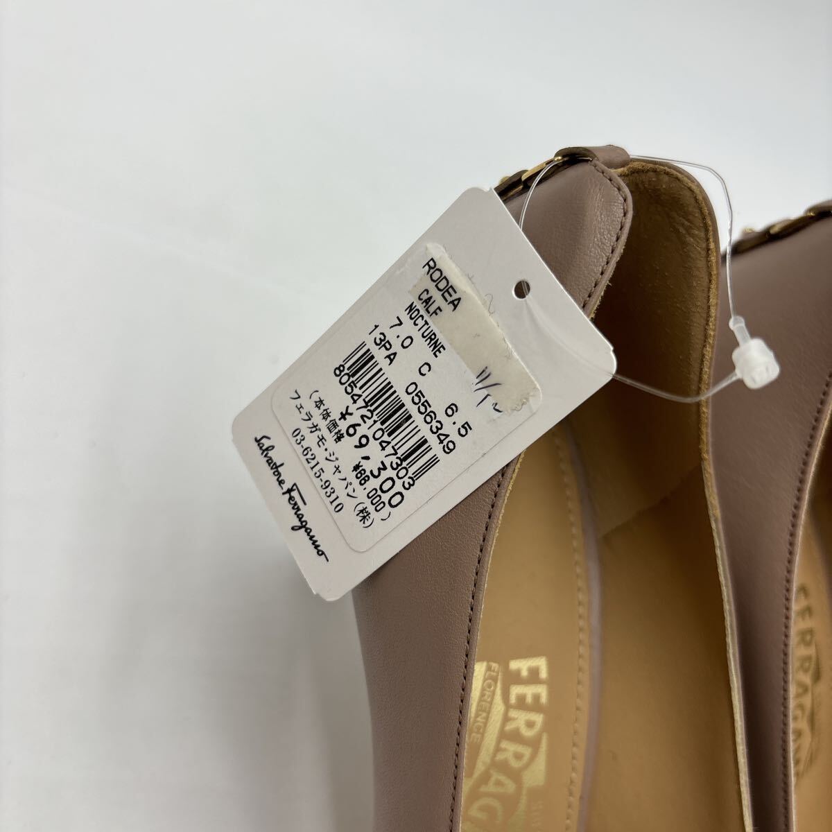 ＊ 未使用 箱付き イタリア制 '高級(jí)婦人靴' Salvatore Ferragamo サルヴァトーレフェラガモ 本革 ヴァラ ヒール / パンプス 6.5C 23.5cm