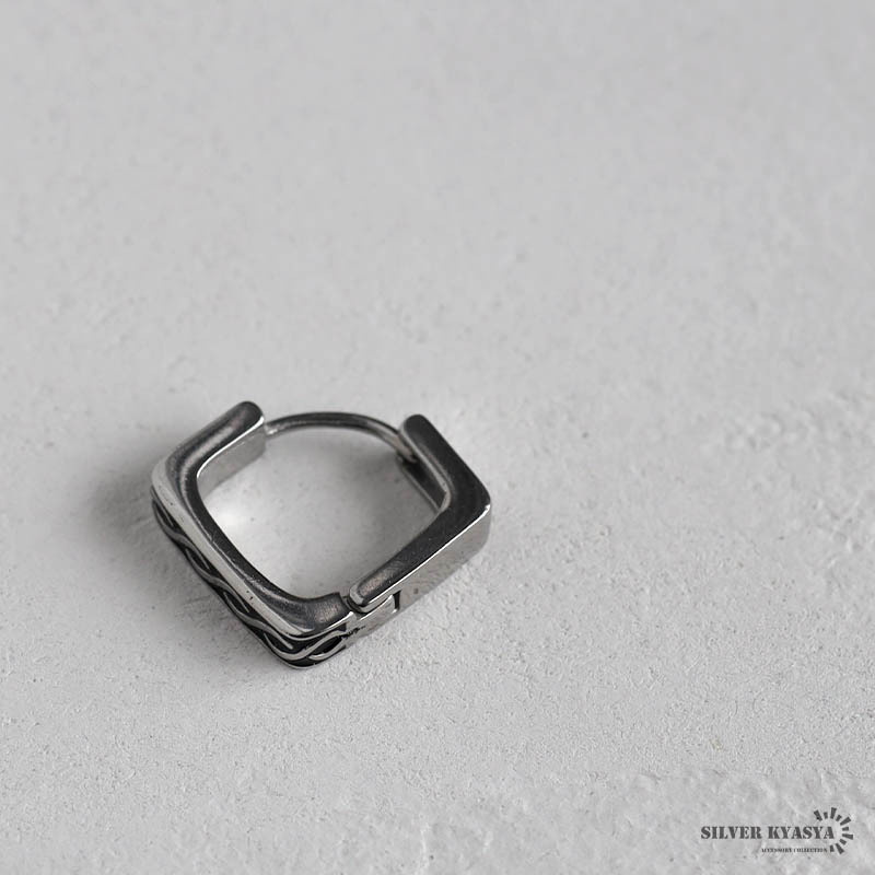 ひし形 フープピアス ステンレス メンズ シンプル ピアス シルバー 紋章 燻し風加工 金屬アレルギー対応 片耳 1點
