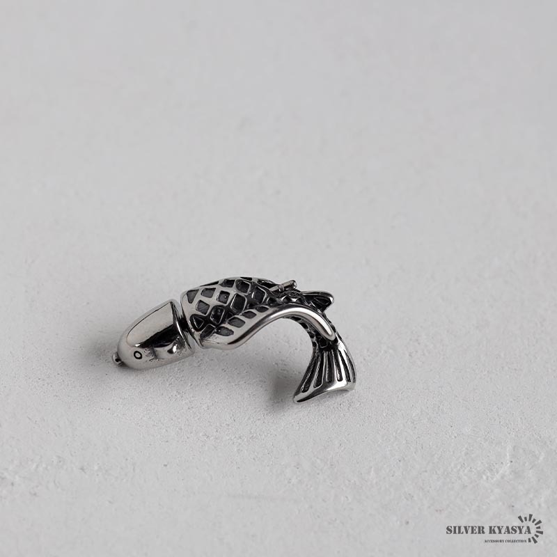 鯉 魚 フィッシュピアス ステンレス メンズ スタッドピアス シルバー 燻し風(fēng)加工 ユニーク 金屬アレルギー対応 片耳 1點(diǎn)