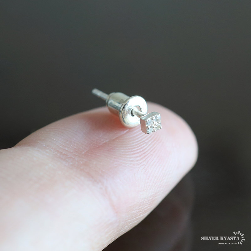 シルバー925 小ぶりピアス 極小 スタッドピアス シルバーピアス キラキラ ストーン 小さい 男女兼用 片耳1點 金アレ対応