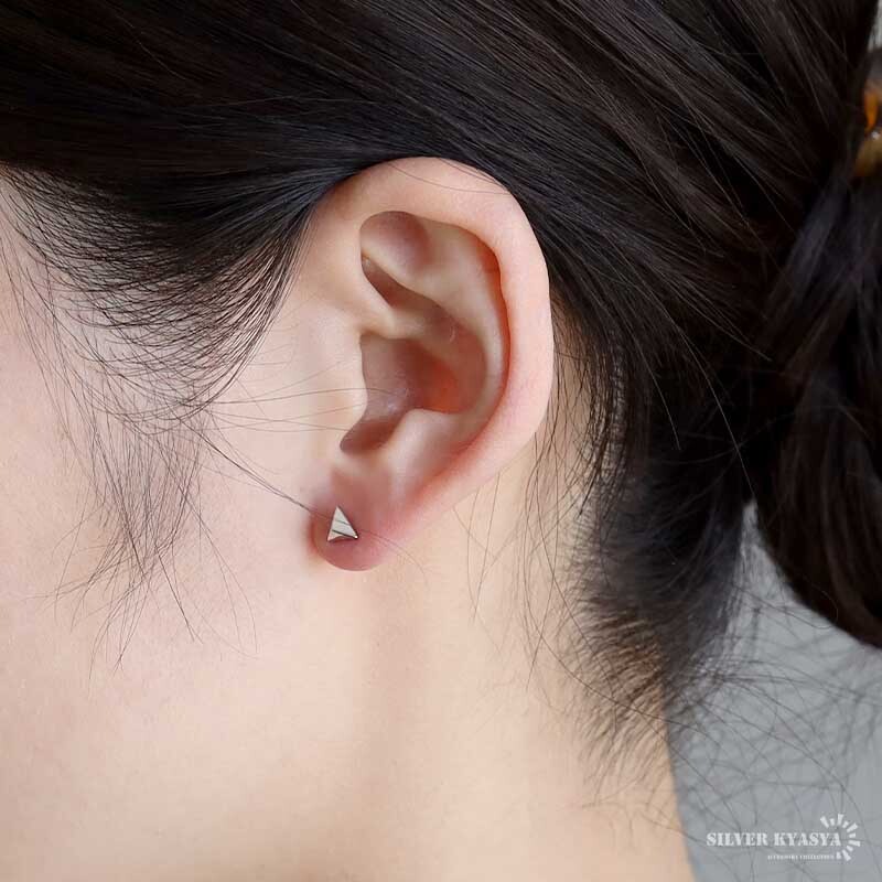 三角ピアス 小ぶりピアス シルバー925 スタッドピアス 両耳用 2點セット 三角 図形 小さめ スタッズ シルバー 金屬アレルギーフリー