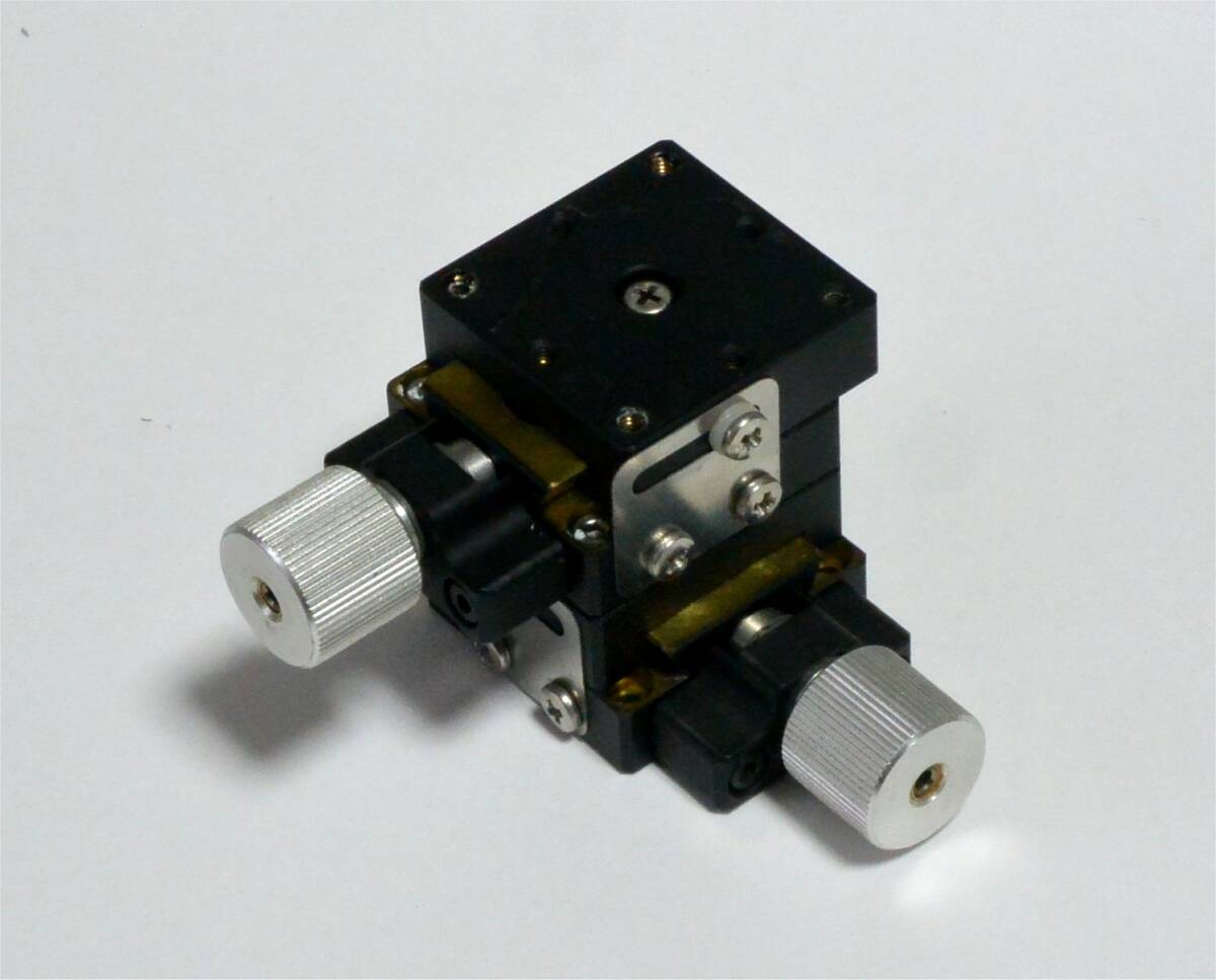 ★ 駿河精機(jī)　B08-2　XY軸ステージ　□25mm　アリ式　ストローク±5mm　ネジ送り　美品　動作確認(rèn)?、凇。ㄋ土?30円～）検）中央精機(jī)