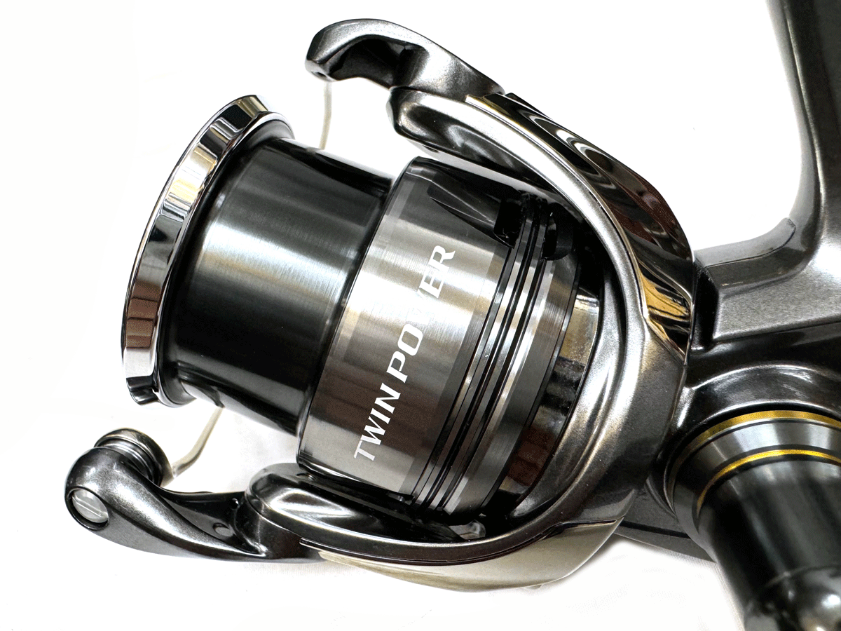☆超美品☆ シマノ 24ツインパワー 2500S SHIMANO 24 TWINPOWER