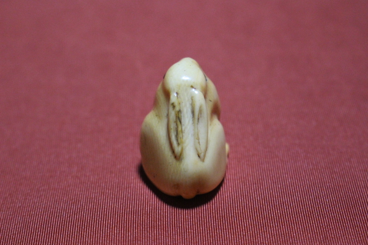 ウサギ根付　　正一作　　兎?うさぎ