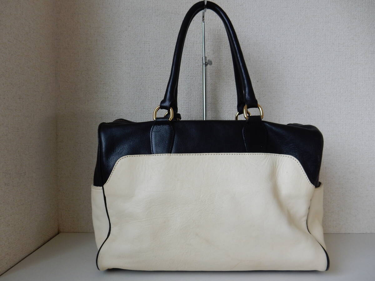 イタリア製☆本革☆CHRISTIAN VILLA(クリスチャン ヴィラ)☆B5対応☆5ポケット☆南京錠、鍵付き☆ハンドバッグ アイボリー×ブラック_画像6