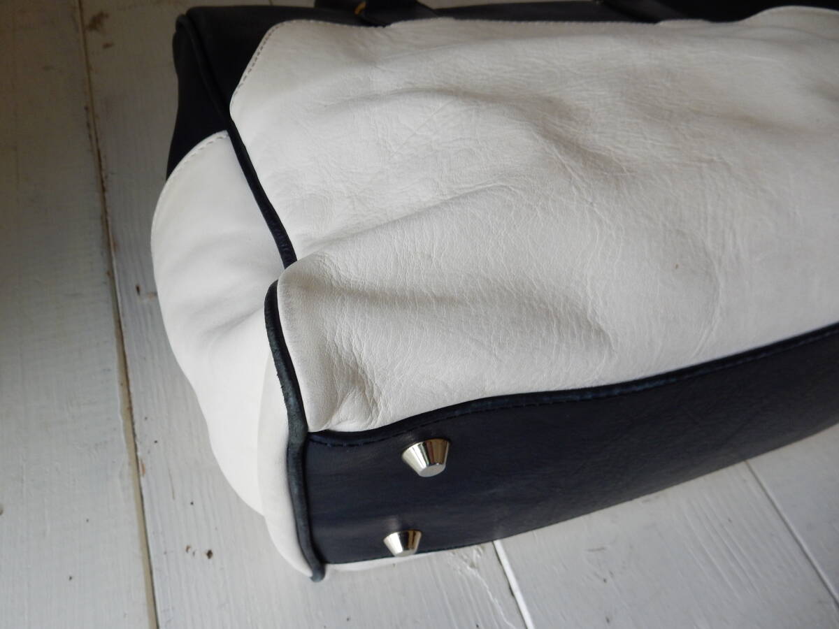 イタリア製☆本革☆CHRISTIAN VILLA(クリスチャン ヴィラ)☆B5対応☆5ポケット☆南京錠、鍵付き☆ハンドバッグ アイボリー×ブラック_画像8