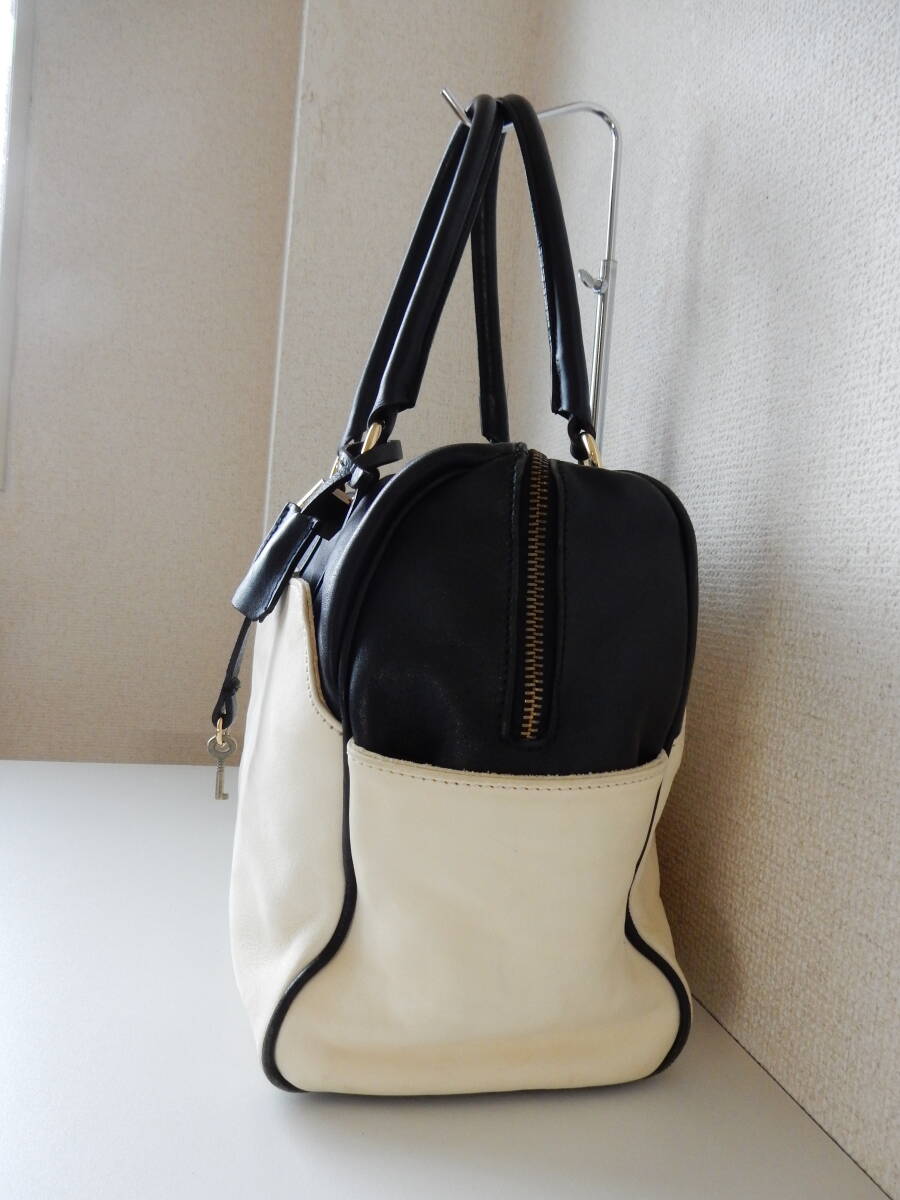 イタリア製☆本革☆CHRISTIAN VILLA(クリスチャン ヴィラ)☆B5対応☆5ポケット☆南京錠、鍵付き☆ハンドバッグ アイボリー×ブラック_画像5