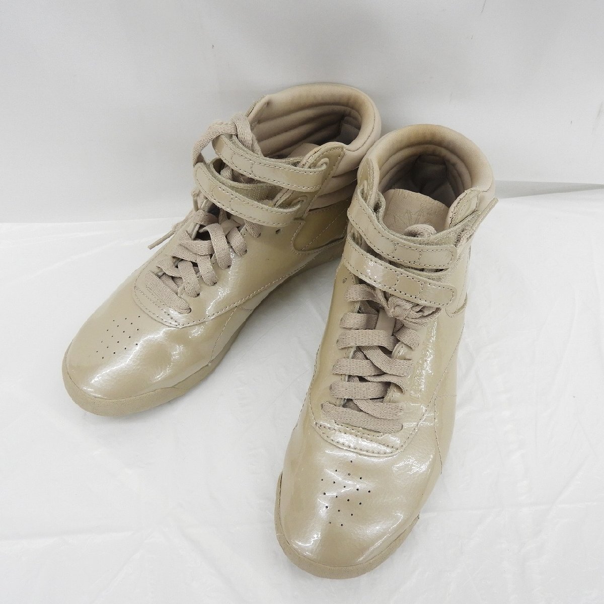 【美品】Reebok リーボック レディース スニーカー ハイカット フリースタイル ハイ ベージュ 23.5cm 715104685 0118