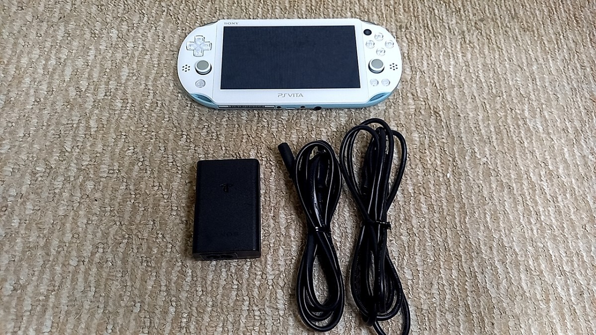 良品 送料600円　動作品　初期化済　SONY　PS VITA PCH-2000　ライトブルー