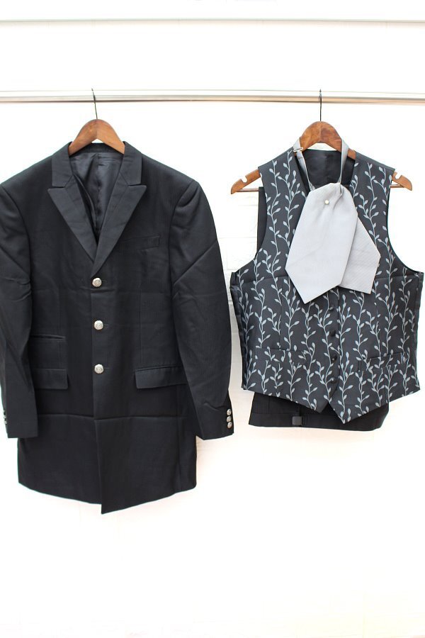 早い者勝ち!送料着払い☆2000円均一セ-ル☆中古/タキシード/I-227-13/AL/ストライプ黒系/シワ有り_画像1