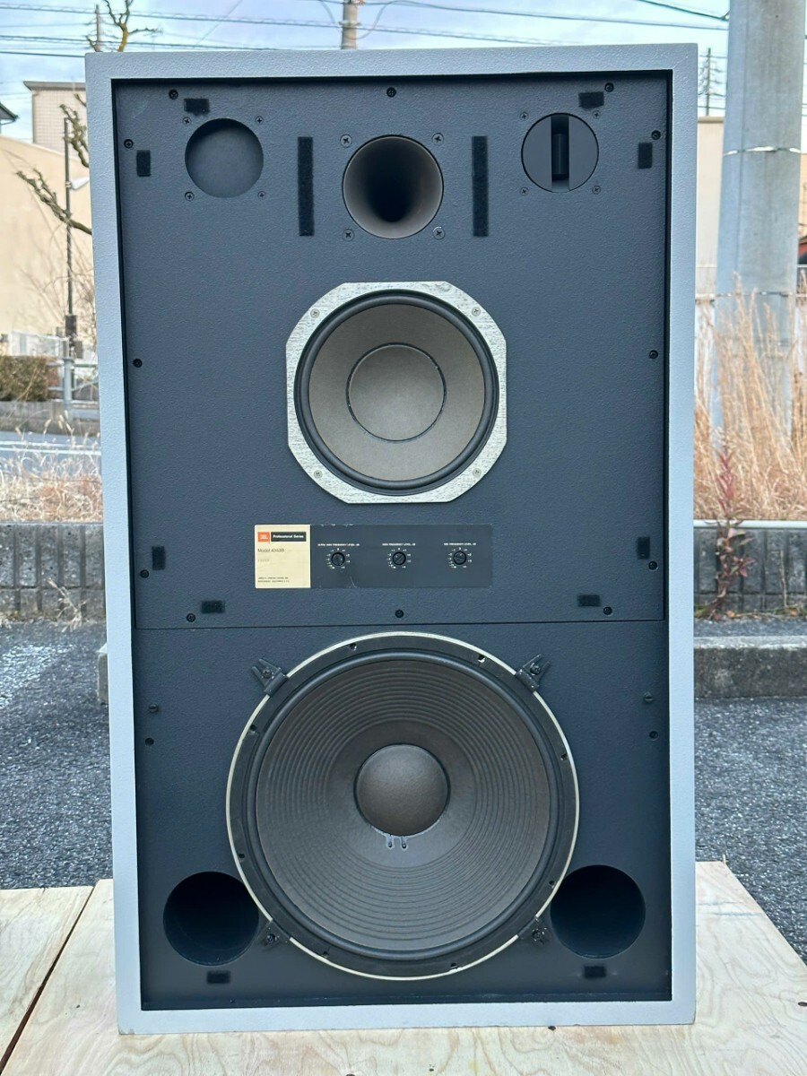 JBL 4343B ジェービーエル 4343B スピーカー2台1ペア。大型 JBL 4343B ジェービーエル 4343B スピーカー2台1ペア。大型