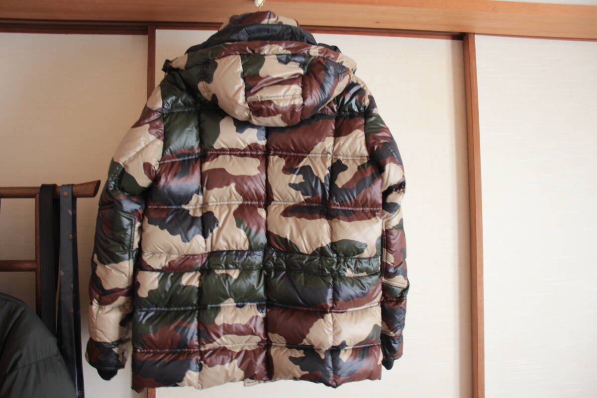 MONCLER フード付ダウン カモフラ 迷彩 SAUTERNEサイズ2.。