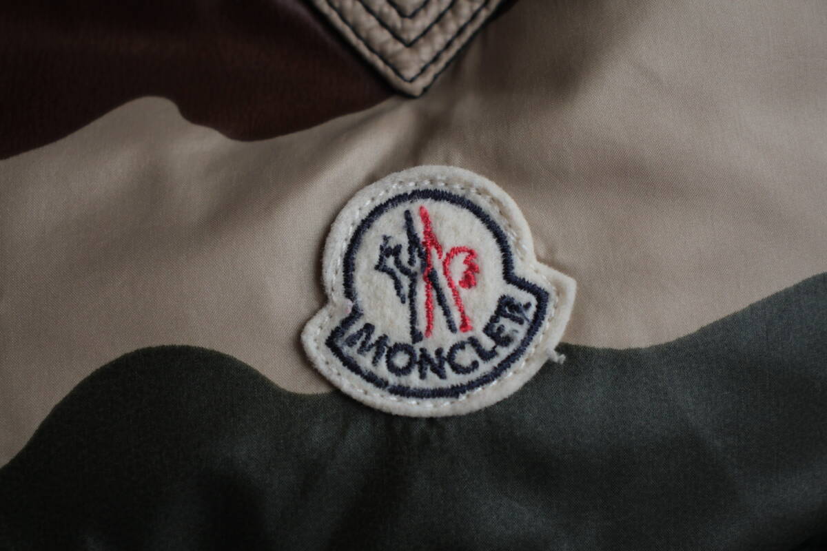 MONCLER フード付ダウン カモフラ 迷彩 SAUTERNEサイズ2.。