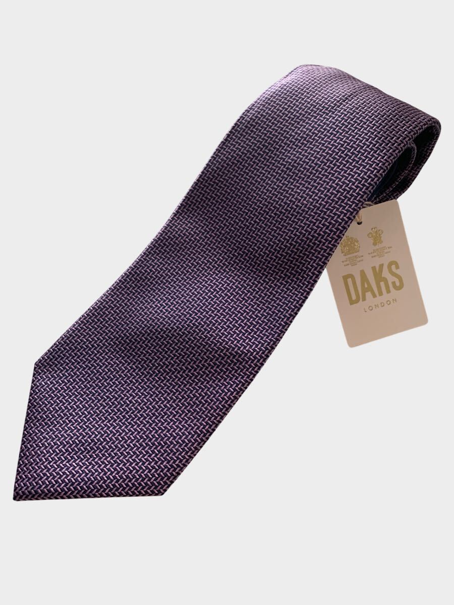 新品 DAKS ダックス クマ ネクタイ ネイビー系 日本製 シルク100 新品 DAKS ダックス クマ ネクタイ ネイビー系 日本製 シルク100