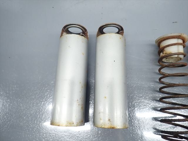 β250117-4 スズキ コレダ50 スポーツ K50 (H10年式) 純正 フロントフォーク カバー 左右 破損有り！