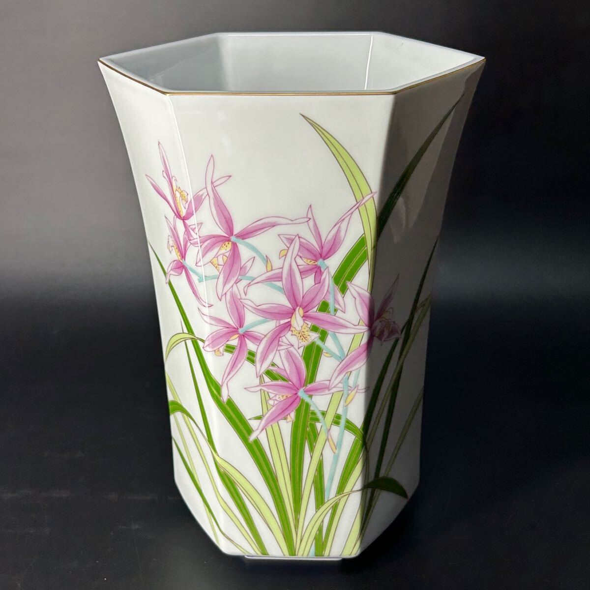 香蘭社 六角花瓶 染付金彩水仙文 高さ30cm 飾壷 花瓶 花器 花入 華道具 茶道具 陶芸品 極上細密絵付 美術品