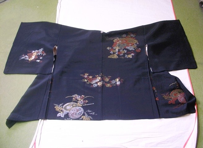 Δ♪昭和レトロ【正絹・黒絵羽織（扇子・和本・色紙・蓋物・文箱・草花模様）】身丈７１ｃｍ。