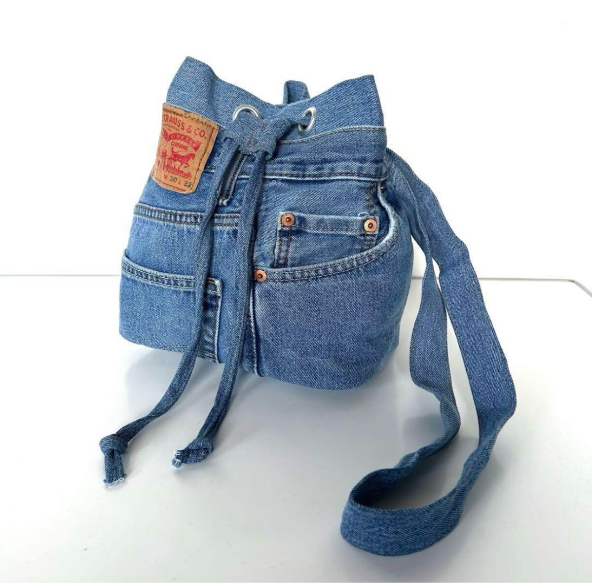 ★送料無料★新品　デニムリメイクバッグ　ハンドメイド　 ショルダーバッグ　巾着型バッグ　ポシェット　C