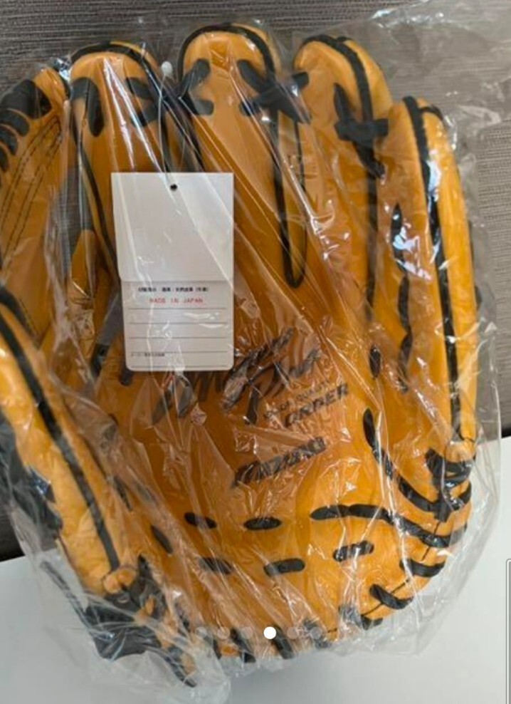 UNDER ARMOUR◇野球用品/グローブ/岩貞選手サイン入/タグ付/箱有 UNDER ARMOUR◇野球用品/グローブ/岩貞選手サイン入/タグ付/箱有