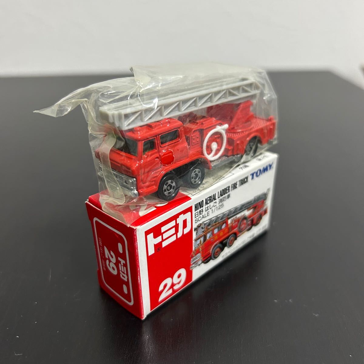 【超激レア】【トミカ】はしご車※サンプル品 Bibian 比比昂- トミカ赤箱29 日野はしご消防車青ロゴTOMY 激