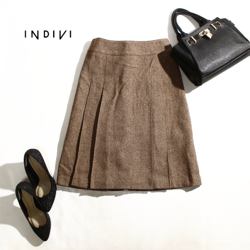 美品 インディヴィ INDIVI 株)ワールド 厚手 冬 毛 膝下 ミックスウール ボックスプリーツ フレアスカート 9号 38 通勤 オフィス ブラウン