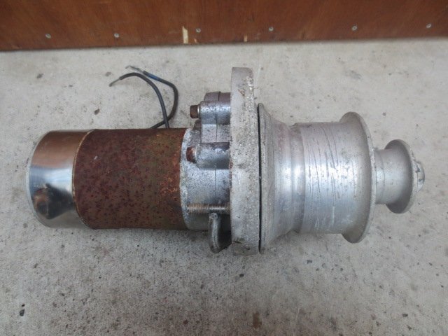 ジャンク品　メーカー不明　船舶用巻き上げ機　（ワ-82）