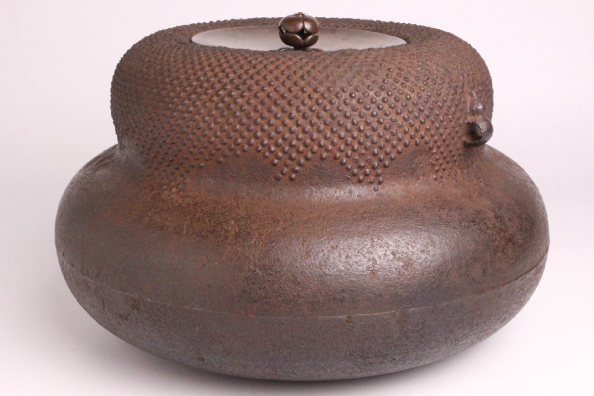 扇屋】菊地正直「宗旦好 口四方尾垂釜」共箱 高さ 約18cm 幅 約 扇屋】菊地正直「宗旦好 口四方尾垂釜」共箱 高さ 約18cm 幅 約