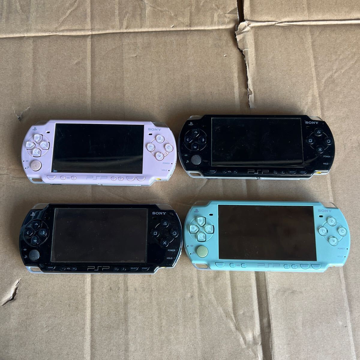 74 ゆうパック着払い発送 中古 現状品 SONY PSP 2000 本体 4台 74 ゆうパック着払い発送 中古 現状品 SONY PSP 2000 本体 4台