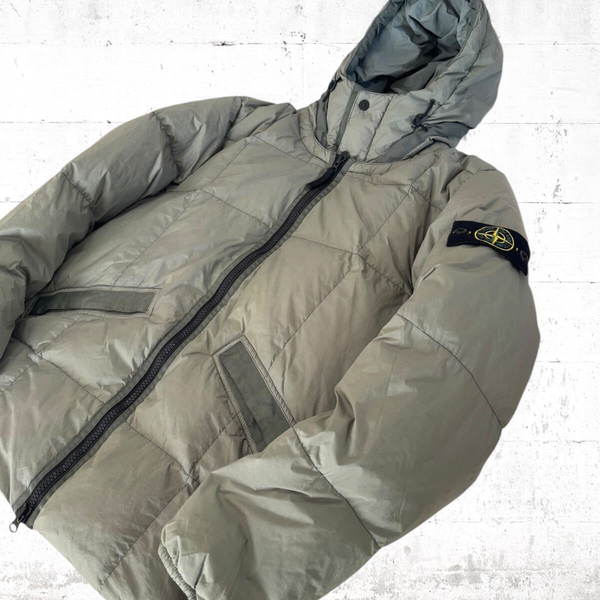 STONE  ガーメント　ダウンジャケット　カーキ　Lサイズ STONE ISLAND ガーメントダウンジャケットカーキLサイズ