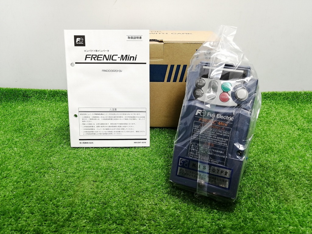 未使用 FUJI 富士電機 三相200V系列 コンパクト形 インバータ FRN0.75C2S-2J