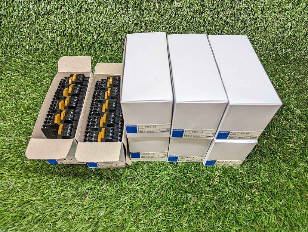 未使用品 omron オムロン リレーソケット 表面接続ソケット PYFZ-14 10個入7箱+9個入1箱 計79個