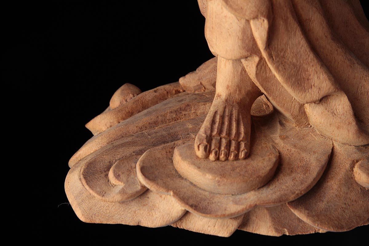JN526 仏教美術 木彫 一刀彫「達磨大師」置物 高21cm 重320g JN526 仏教美術 木彫 一刀彫「達磨大師」置物 高21cm 重320g