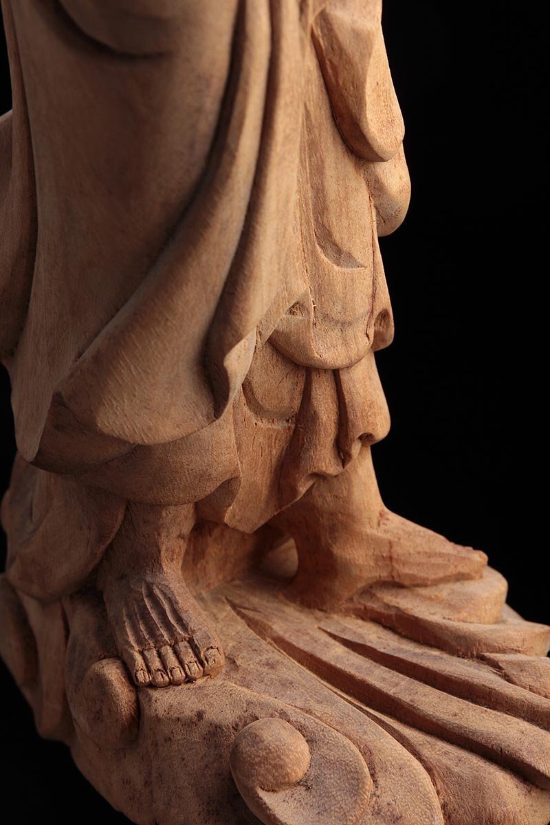 JN526 仏教美術 木彫 一刀彫「達磨大師」置物 高21cm 重320g JN526 仏教美術 木彫 一刀彫「達磨大師」置物 高21cm 重320g