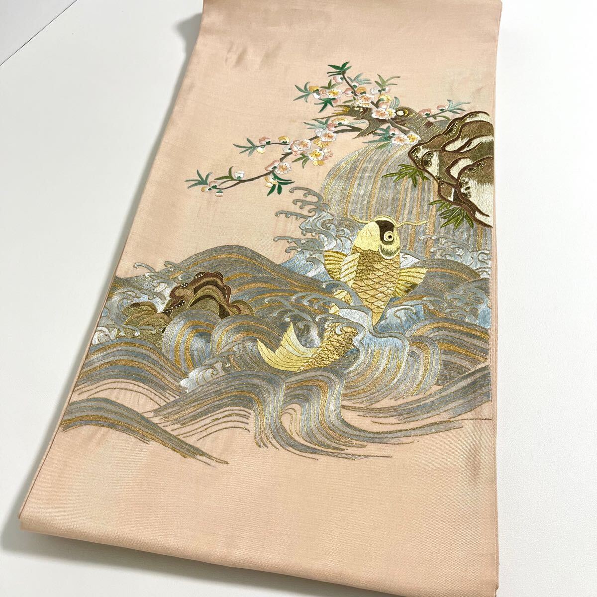 No.279 総刺繍　鯉の滝登り　波　蘇州・相良刺繍　駒刺繍　金糸　袋帯　正絹