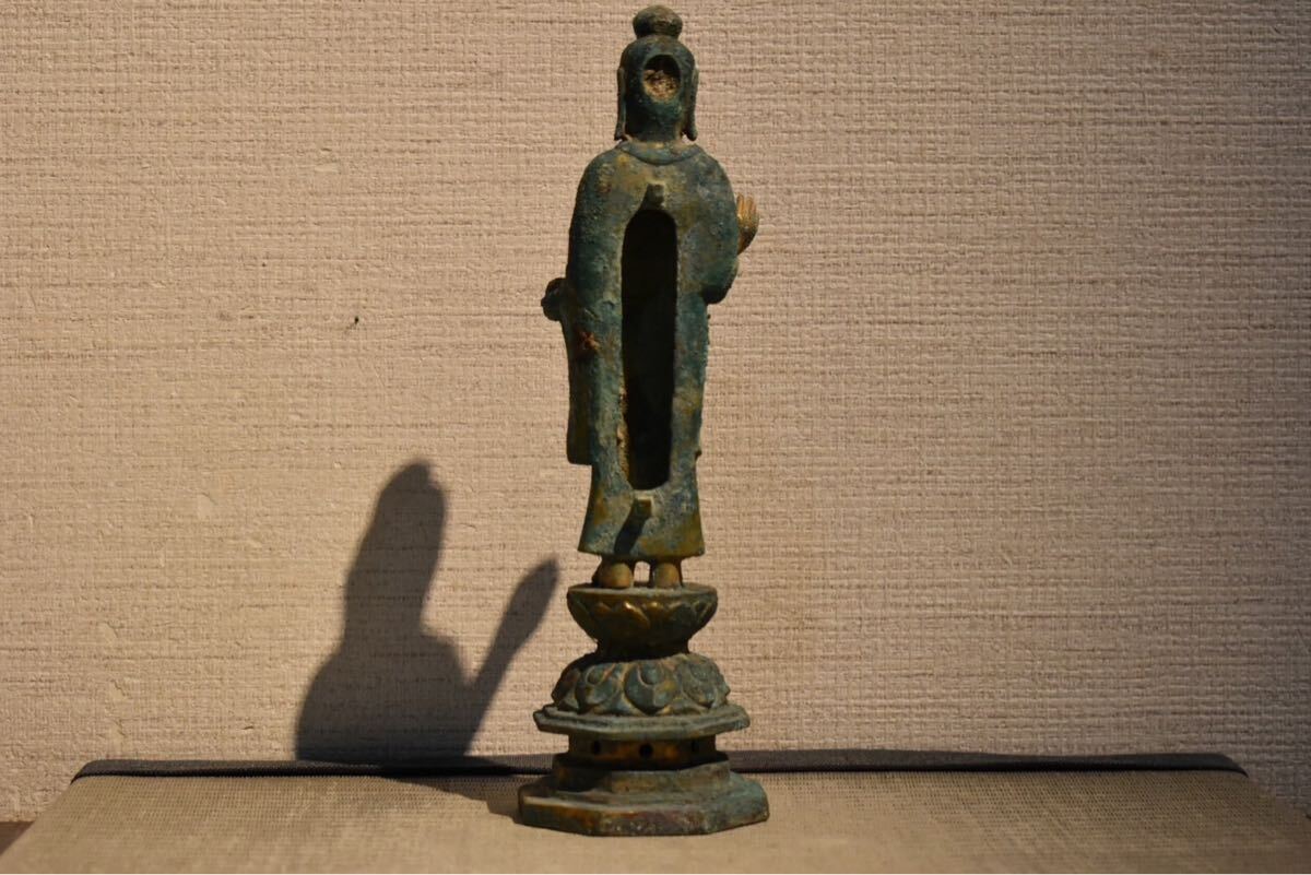 鑄銅仏像 鑄銅菩薩坐像。 藏漢風格，18/19世紀，高33釐米。
