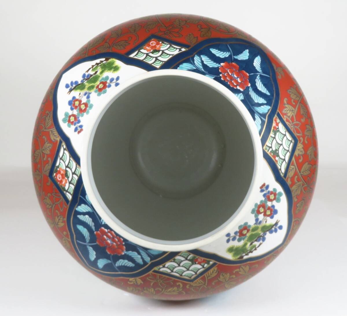 有田焼 金龍窯 博山作 飾壺 約50cm 染錦 金彩色絵花鳥紋 孔雀 梅