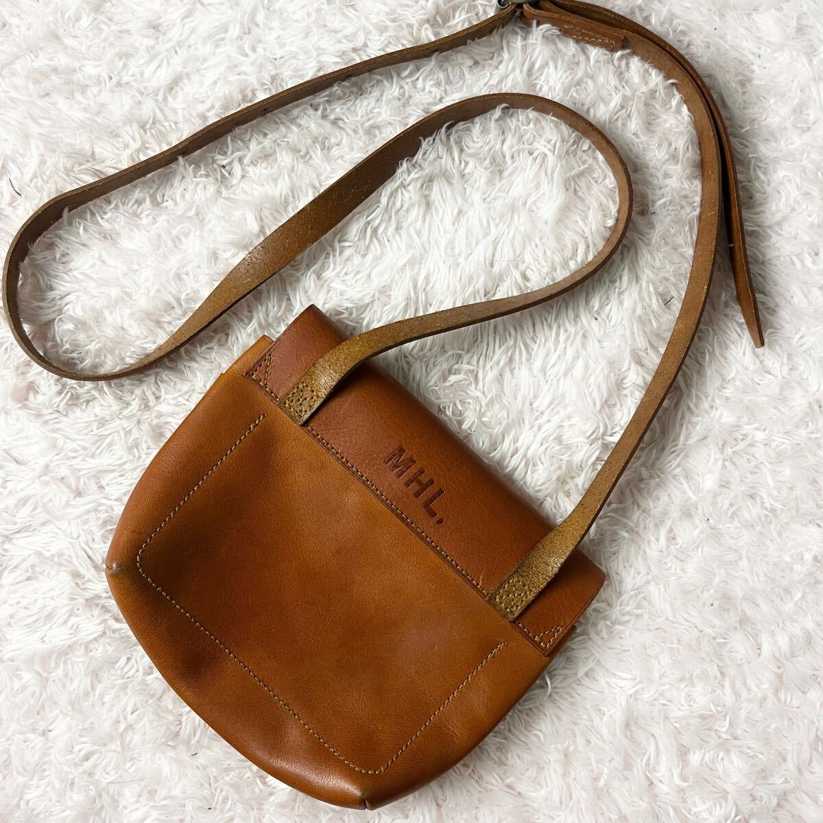 MHL MARGARET HOWELL Margaret Howell TOUGH LEATHER сумка на плечо натуральная кожа натуральная кожа Mini кожаная сумка Brown чай цвет бренд Logo 