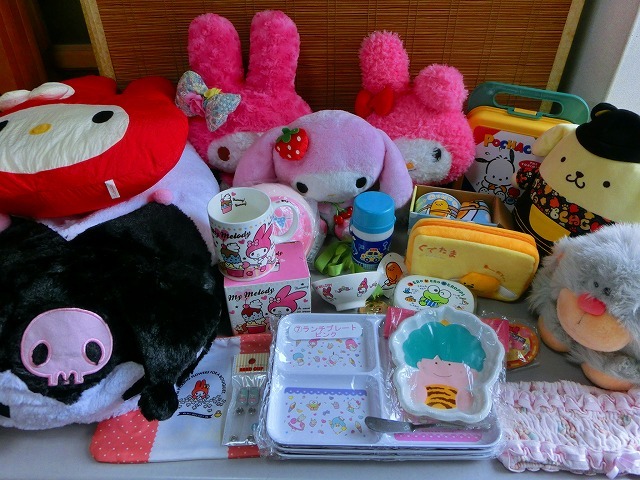 お2AS サンリオ グッズ まとめ ぬいぐるみ マイメロ キキララ ポムポムプリン ぐでたま KEROKERO KEROPPI ランチプレート マグカップ