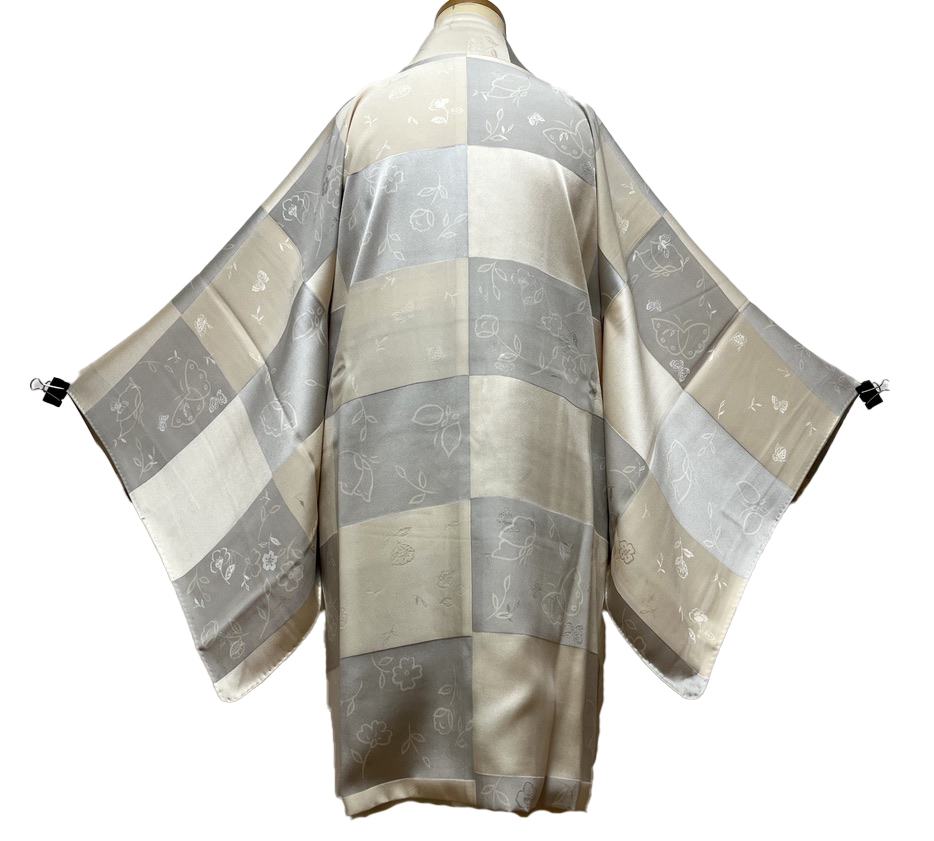 正絹 羽織 道中着 珍品 / 身丈84cm / ホワイト x シルバーグレー / 蝶 / 同梱可 / 羽織のみの販売です